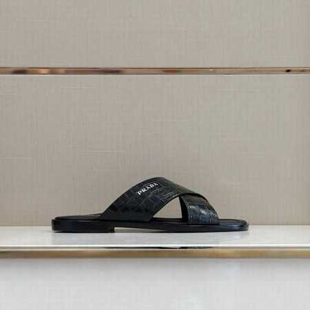 Prad 真皮底p: Size:39-45 38.45定做 普拉达最新拖鞋官网同步-真皮大底 这款拖鞋以品牌独特的标志性saffiano牛皮打造，品牌徽标跃于双 - 点击图像关闭