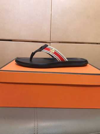 出厂价p 超人字拖鞋时尚范新款 Gucci 古奇 奢华品质，设计师在每一期都专业打造，奢华时尚的高端产品完美的楦型加上顶级的手工制作，超舒适橡胶大底。码数38～ - 点击图像关闭