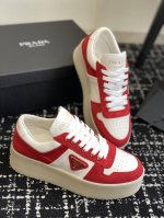 代购级 Prada 25ss p家 25春夏厚底小白鞋 德训风格 麂皮和光面皮拼接撞色，细节感跟好 三角标点缀，简单高级！关键上脚超显腿长，轻松拉长腿部显腿！S