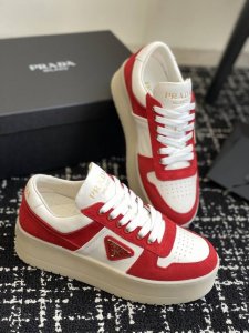 代购级 Prada 25ss p家 25春夏厚底小白鞋 德训风格 麂皮和光面皮拼接撞色，细节感跟好 三角标点缀，简单高级！关键上脚超显腿长，轻松拉长腿部显腿！S