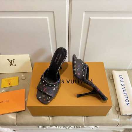 出厂价 ，路易威*LV新款拖鞋，顶级品质，经典老花面，羊皮里，真皮大底，35-39码 34，40，41，42码定做不退换 - 点击图像关闭