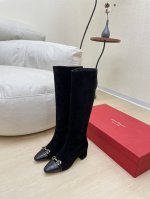 鳄鱼纹拼色中跟 高筒靴 FERRAGAMO 鳄鱼纹牛皮 拼羊反绒皮 黑色 24 菲拉格慕 中跟 高筒靴 今期高频曝光 人对FAM刮目相看加上各路明星 更加适合日