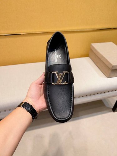实 ，品牌Louis Vuitton，Lv专注高端，官网新款男士休闲，驾车鞋专柜爆款顶级原单品质，真材实料，只卖懂货的你，原单南非进口头层荔枝纹牛皮 ， 头层羊
