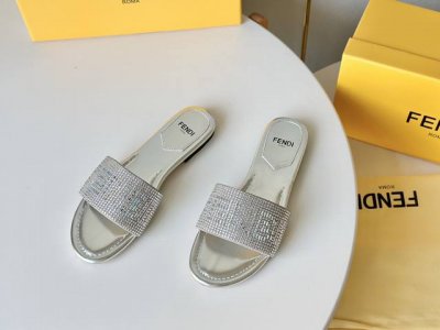 橙子出厂价p fendi 芬迪 初夏新款 满钻平底拖鞋 一字拖 休闲凉拖 码数 35-42