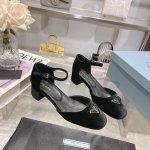 出厂价pp prada 普拉达Ss春夏新品 闪亮登场 玛丽珍凉鞋，小红书各大博主推荐，1-1开发 面料 ：漆皮 绒面 羊皮内里 跟高:4Cm 码数：35一39