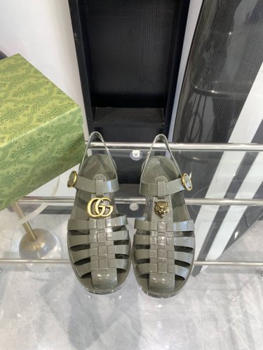 情侣款Gucci 25ss 春夏最新款 双G果冻凉鞋 专柜购买原版 正品一比一开发 所有细节 材料 全部跟你在专柜买到的都一样 欢迎细节对比 码数:36 44