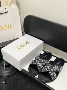 橙子出厂价p dior 迪奥 春夏新款男鞋 交叉带男士拖鞋 休闲沙滩凉拖鞋 夏日必备单品 耐磨防滑开模大底 舒适百搭 潮男必备 码数 39-45