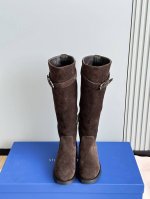 顶级品质小牛皮 牛反绒 原厂级StuartWeitzma*Sw maverick 最新款骑士靴 我个人觉得这款靴子非常适合闭眼入！上脚非常修饰腿型！敲好看！喜欢