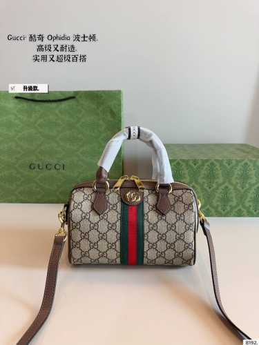 配礼盒. 酷奇Gucci 波士顿枕头包 很酷很百搭 时尚潮流 任何搭配都能够轻松驾驭尺寸：21*11*13Cm