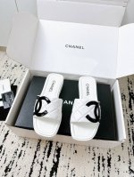 Chanel香奈儿25 A夏季新款康鹏鞋 熊猫配色拖鞋 专柜同款品质 每年必入的经典款来啦 拼色大双C Logo+牛皮菱格纹 高级感拉满 羊皮内里超柔软 橡胶鞋