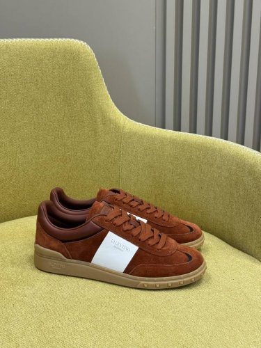 出厂 顶级版 valentin O Ss24 New Arrival v家 春夏德训鞋新品 情侣款 舒适好穿经典百搭不挑人 小牛皮材质 质感拉满 恰到好处的细节
