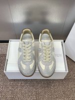 全新升级2025新款莞产Maison Margiel Mm6马吉拉新款德训鞋情侣款休闲鞋 复古感满满 随便穿搭就可以很高级 鞋子很轻便 穿起来上脚超级舒服透气