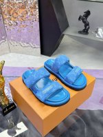 lv爆款男女同款码数35-44 情侣码 路易威登面包拖 又一爆款 lv一出即巅峰的超爆款的老花拖鞋面包的脚感 软绵绵的超舒服 Lv二舅拖 Lv拖鞋系列 火爆小红