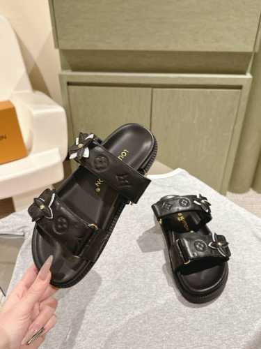 驴家新品 顶级版本专柜主打最新款驴牌拖鞋 硬货上新代购级别！高级感十足！国内外博主刷爆的一款，复古又时髦 上脚美炸了！官网主推款！鞋面：原版面料3D印花牛皮，牛
