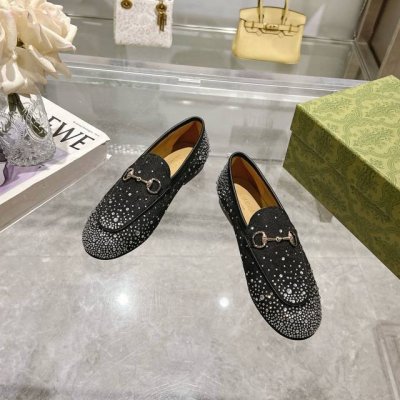 p直销 真皮底+50 酒红G钻 35-41 41 42定做 作为Gucci设计传承的杰出代表，Jordaan系列饰马衔扣乐福鞋生动彰显经典优雅格调。这款鞋履采用