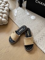Chanel 25C早春新款链条凉拖系列！顶级版本！全系列抢先发售专柜1：1对版 喜欢高品的看过来鞋面牛皮 丝绒 内里羊皮 原版大底码数：34-41 定制不退不