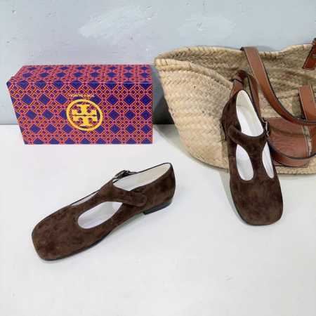 高品质出厂 ！小众潮牌TORY BURCH24春夏秀款T字玛丽珍平底乐福鞋！可盐可甜！ 就很有当代的复古那味儿～～ 既有单鞋的舒适又有玛丽珍的时髦俏皮，脚背上的 - 点击图像关闭