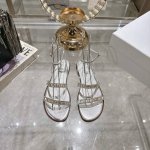 出厂 迪奥 Dior 25Ss 夏季新款 新元素 Dior 春夏新款 钻扣 平底 粗跟 圆头 凉鞋女鞋 圆柱跟凉鞋 圆头粗跟果冻色露趾圆头鞋 市面顶级版本 鞋面