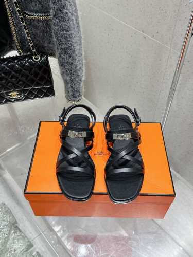 顶级版本 hermes 爱马仕25 June Sandal系列 H家Kelly扣细带罗马 凉鞋 小牛皮凉鞋 搭配经典镀钯Kelly鞋扣和袢带 打造简约造型 可谓