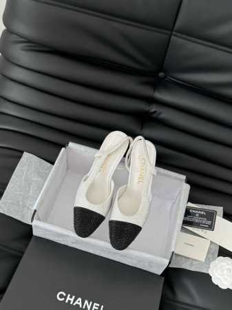 Chanel 经典Slingback后空凉鞋 前几年一直在做这个款 今年我们还是重新购版，再次精细Copy。 发现新版面的鞋面线条和形体舒适度都做了微调！ 这个 - 点击图像关闭