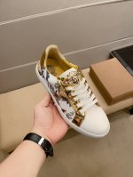 实价 Verace 官方新款范思哲男士四季休闲鞋，最新元素潮爆全球，官网火爆热卖，原版版本，专柜一比一，鞋面意大利进口原版头层牛皮性感美灶莎头像金属扣，原版防滑