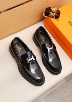 商品商标：Hermes 爱马仕 休闲皮鞋 正码码数: 39-44 38.45订制 商品材料：精选 进口头层开边珠牛皮鞋面+经典五金扣，进口水染牛皮内里。强烈立体