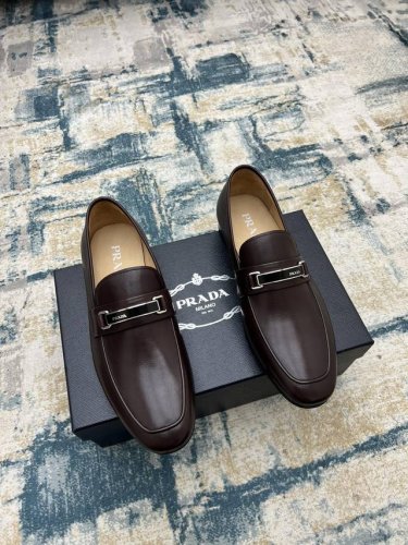 prada～ 码数：38-45 P家原单官网新品男士高端皮鞋，顶级原单复刻，采用进口开边珠 小牛皮，手工擦色，小牛皮透气内里，原版真皮大底！