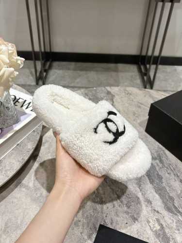 滴胶款 chane*小香24ss新款羊毛拖鞋頂级品质纯皮毛一体羔羊毛打造！米超温暖的感觉，穿上仿佛踩在云朵上，精致高级！让这双毛拖身价陡增！鞋底是原版开模的防滑