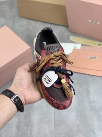 工厂P价P 实价 缪缪Miumiu 2025Vs春夏新款休闲鞋系列 主打最新款 休闲鞋硬货上新 代购级别！高级感十足！国内外博主刷爆的一款，复古又时髦 上脚美炸 - 点击图像关闭