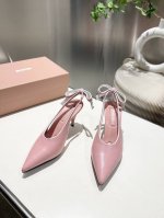 出厂价p Miumiu2025新款后空凉鞋系列时尚洋气 夏日清凉标配 面料材质 .羊皮+蝴蝶结元素搭配 垫脚羊皮里 意大利进口真皮大底 码数: 34-41 34