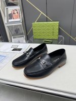 实价： G家系列西装鞋，匠心工艺。 **经典设计，历久弥新** **从容步履，成就非凡气度** ** 为卓越而生** 高版本。头层牛皮，牛里牛垫。 39-45