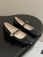 顶级品质 25Ss早春新款Roger Vivier Rv花朵钻扣玛丽珍单鞋小雏菊钻扣高跟鞋漆皮芭蕾舞鞋 Tres Vivier漆皮玛丽珍鞋 系列重新诠释经典鞋履