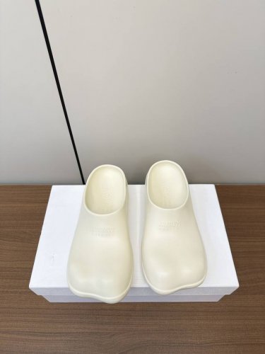 maison Marginal* Mm6马吉拉24Ss新款米奇拖鞋 特价 码数 35-36 10双, 37-38 8双 39-40 9双
