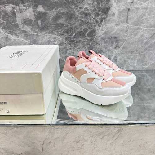 Alexander Mcqueen 新款老爹鞋升级版芯片版本 面料：全粒面呐帕牛皮 拼高科技弹力定制有机布 独家开模胶片 市场独家款式 內里：高丝光水染a级羊皮