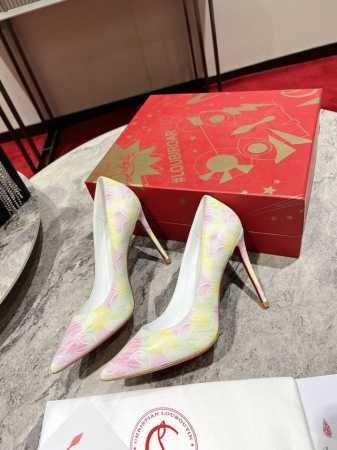印花单鞋W. 定做不退不换 徽标尖头高跟鞋是Christianlouboutin的经典鞋款。款式以涂层萤光彩色布料打造，并以夺目的Cl标志点缀，加上100毫米鞋 - 点击图像关闭
