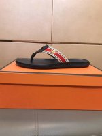 出厂价p 超人字拖鞋时尚范新款 Gucci 古奇 奢华品质，设计师在每一期都专业打造，奢华时尚的高端产品完美的楦型加上顶级的手工制作，超舒适橡胶大底。码数38～