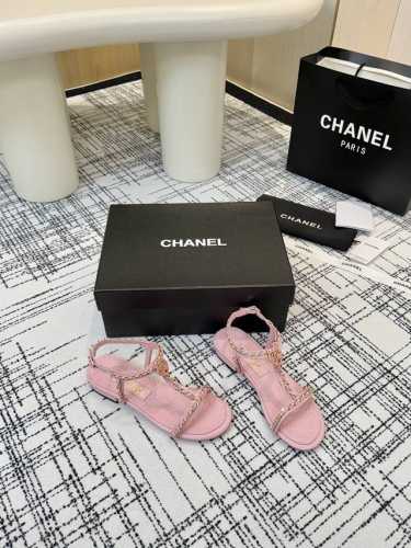 顶级版本Chanel香奈儿 2025春款 专柜顶级链条爱凉鞋这款经典设计；不平凡的爱拥入了多种配色元素 多元化混搭非常好看百搭，上脚非常轻巧 舒适超级秀气优雅的