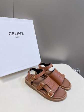 Celine思琳经典春最新爆款沙滩凉鞋夏天搭配袜子，简直绝绝子 复古的点上带上了满分时髦感颜值原版购入开发，依旧最高输出还原原版定制复古感 面料:牛皮压印工艺油 - 点击图像关闭