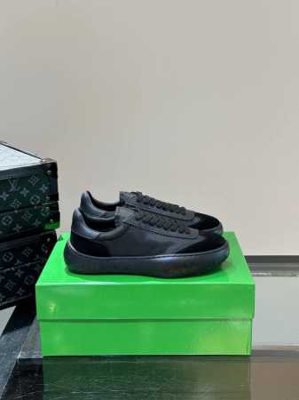 Bv 葆蝶家新款男士德训运动鞋，Sneaker科技尼龙和绒面打造，灵感来自复古篮球鞋，全新演绎经典运动鞋，轻便、舒适、透气的夏季必备单品，鞋底采用经典的编织纹理 - 点击图像关闭