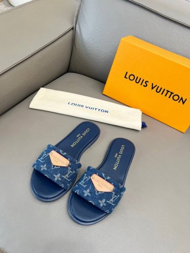 louis Vuitton路易威登，1:1高级定制鞋面，面料:定制Lv专用面料，内里：羊皮，原版鞋楦。码数:35 42,带图下单，橡胶底 ，真皮底 ，欢迎传图砸