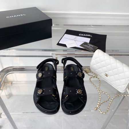 Chanel新款沙滩鞋 顶级版本 简单的万能百搭神器 原版材料 原版logo饰扣 进口羊皮内里垫脚 意大利真皮大底 Size：35-40 41订做 - 点击图像关闭