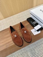 Givenchy 纪梵希男士商务休闲皮鞋 进口牛反绒 小牛皮 开边珠 -内里：舒适牛皮内里 -大底：真皮大底后跟植入橡胶底片，完美注塑 -超高品控 做工精细：凸