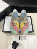 GUCCI 长期做货 最新！春夏清爽色系一字渔夫拖鞋 市场顶级版本，官网同步，永不过时，超级舒适，四季都可以穿，上脚超美绗缝真皮徽标渔夫鞋。 鞋面：采用特殊进口