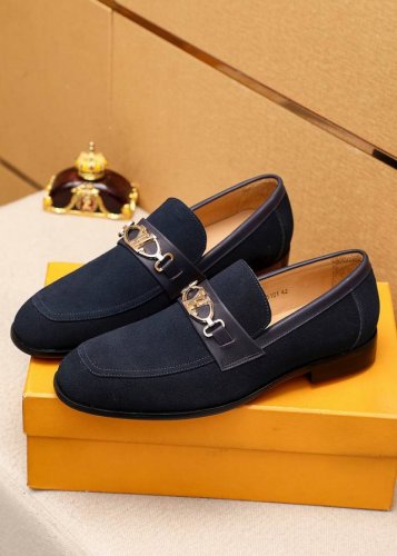 商品商标 Louis Vuitton 路易威登 休闲皮鞋 正码码数: 38-44 45.46.47订制 商品材料 精选 进口头层磨砂牛皮鞋面+奢华五金扣 进口头