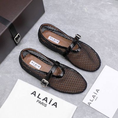 alaia 阿莱亚25Ss 走秀款平底网面鞋芭蕾舞鞋 风靡全球超火的平底鞋 章小蕙同款 甜酷芭蕾风 人气超高的一款芭蕾舞鞋 浪漫又迷人 舒适百搭配上不同款式 不