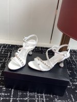 代购级 chanel 小香 25Ss 春夏新品度假 钻跟 钻扣 凉鞋 小香的一款全新设计 鞋面透明材质搭配双C 简约百搭上脚超级美的 怎么看都超美 鞋面 采用进