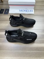 Moncler 盟可睐 蒙口 -高端品质 原单 -鞋面：进口飞织布匹、注塑品牌logo、车缝品牌塑胶模块、品牌织带装饰 -内里：帆布布匹 -大底：超轻tpu 发