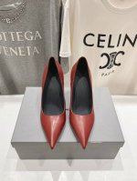 高版本出厂 Balenciag*巴黎世家2025Ss春秋新款高跟鞋单鞋 非常舒服的高跟鞋，极简设计理念，版型显瘦好穿颜值与实用性并存 鞋面：进口胎牛皮 内里：进