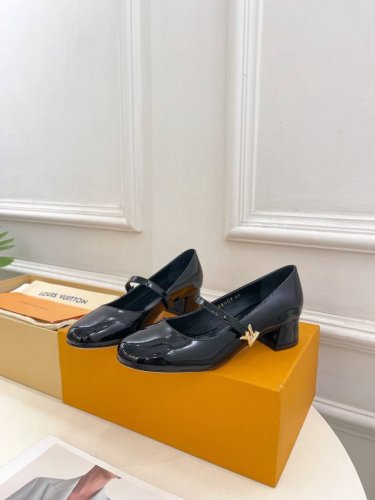 LV 路易威登 24 2024 早春新款 顶级版本原版一致专柜主打最新款 ROMY玛丽珍粗跟芭蕾鞋 硬货上新代购级别！高级感十足！国内外博主刷爆的一款，复古又时
