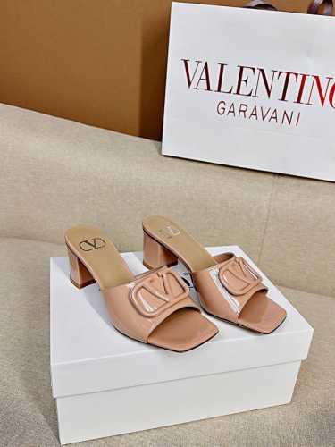 顶级版-真皮底Valentino Garavani Vlogo Cut-Out 25最新经典百搭V扣拖鞋 出厂 ────── 面料：顶级小牛皮 ────── 内